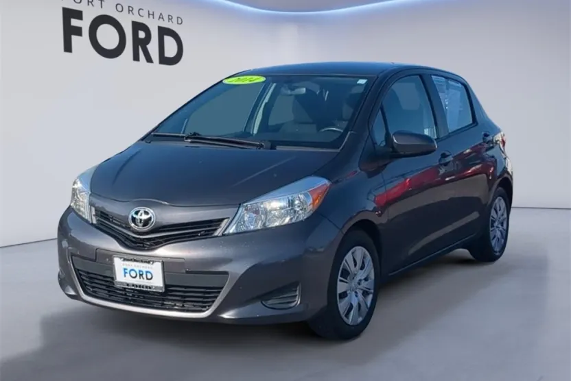 2014 Toyota Yaris L photo 1