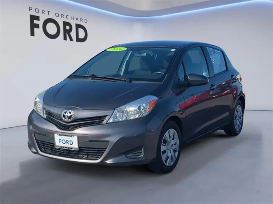 2014 Toyota Yaris L photo 1