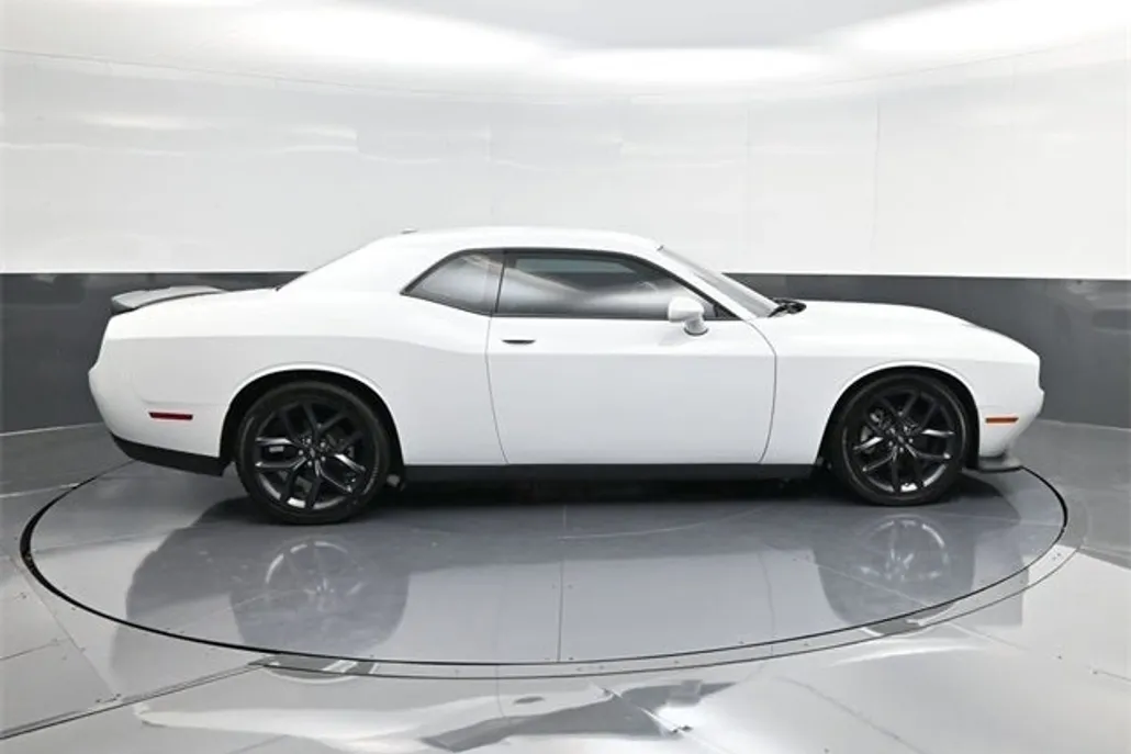 2023 Dodge Challenger GT photo 1