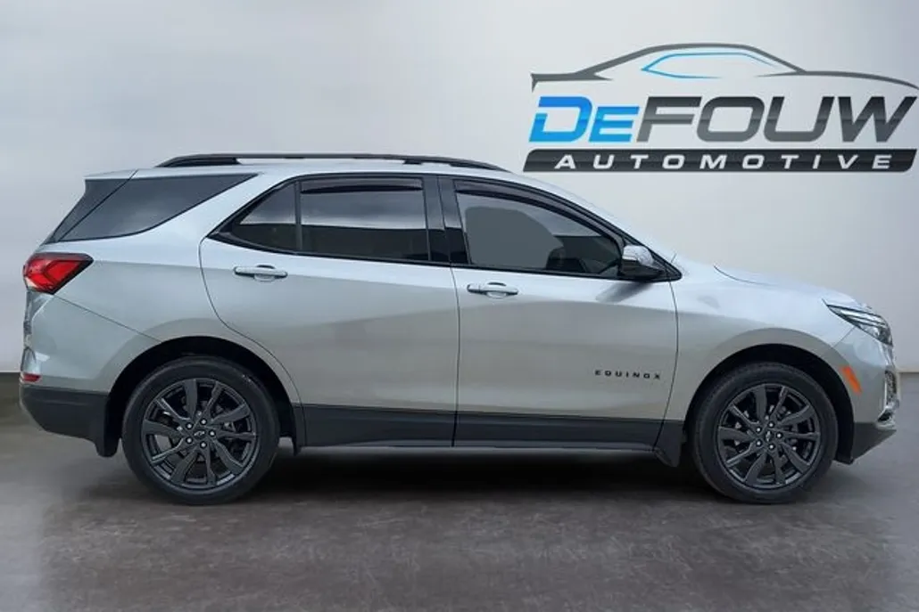 2023 Chevrolet Equinox RS photo 1