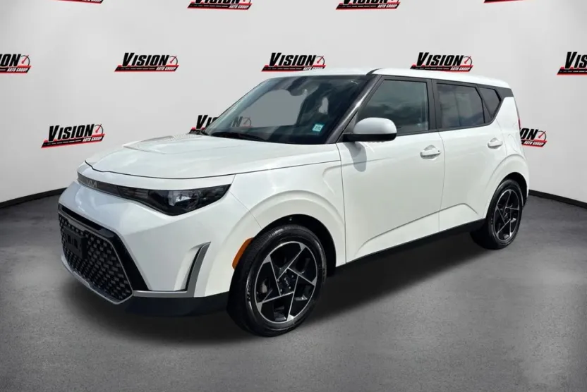 2023 Kia Soul EX photo 1