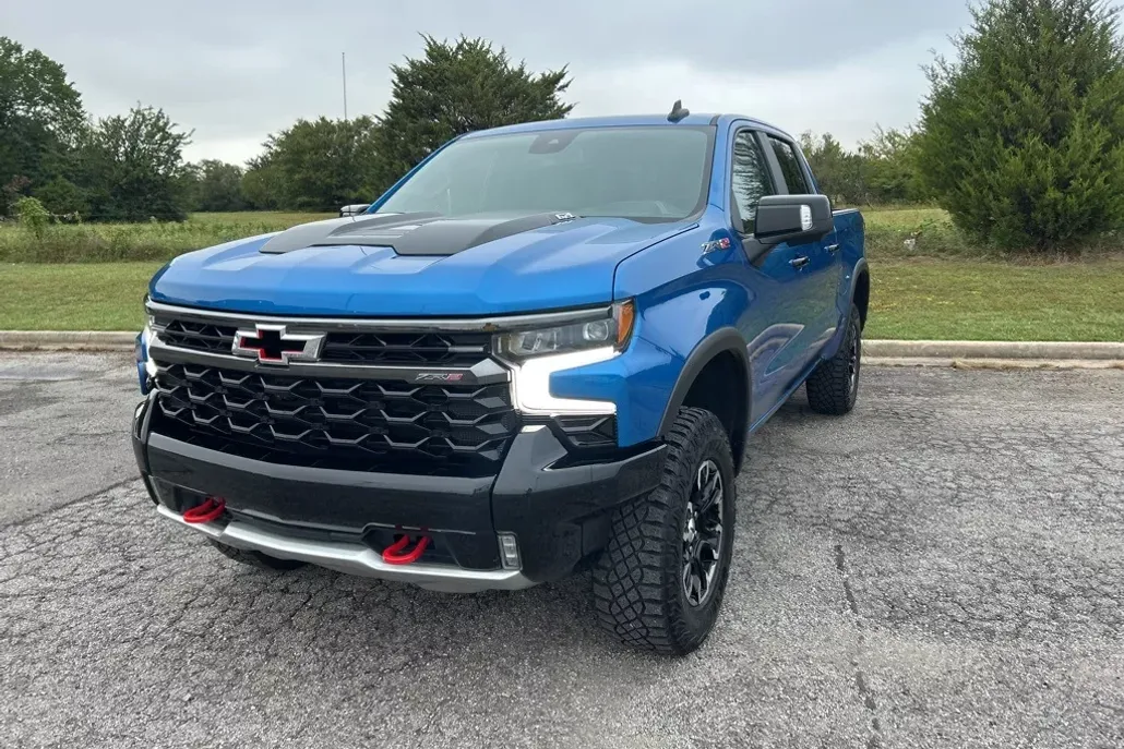 2024 Chevrolet Silverado 1500 ZR2 photo 1