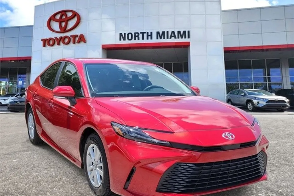 2025 Toyota Camry LE photo 1