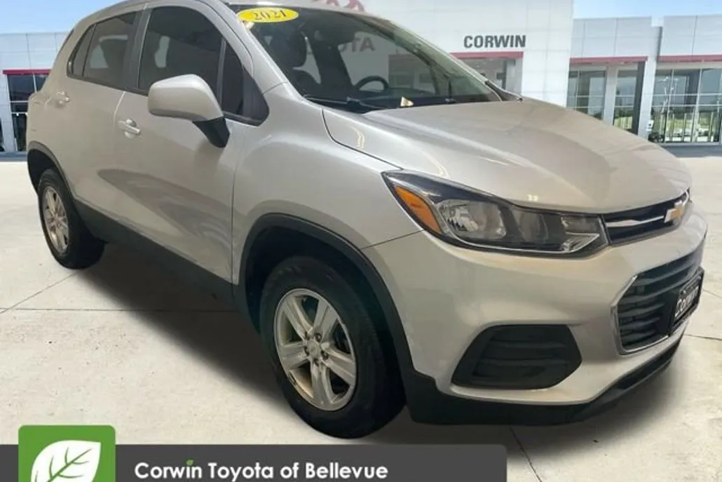 2021 Chevrolet Trax LS photo 1
