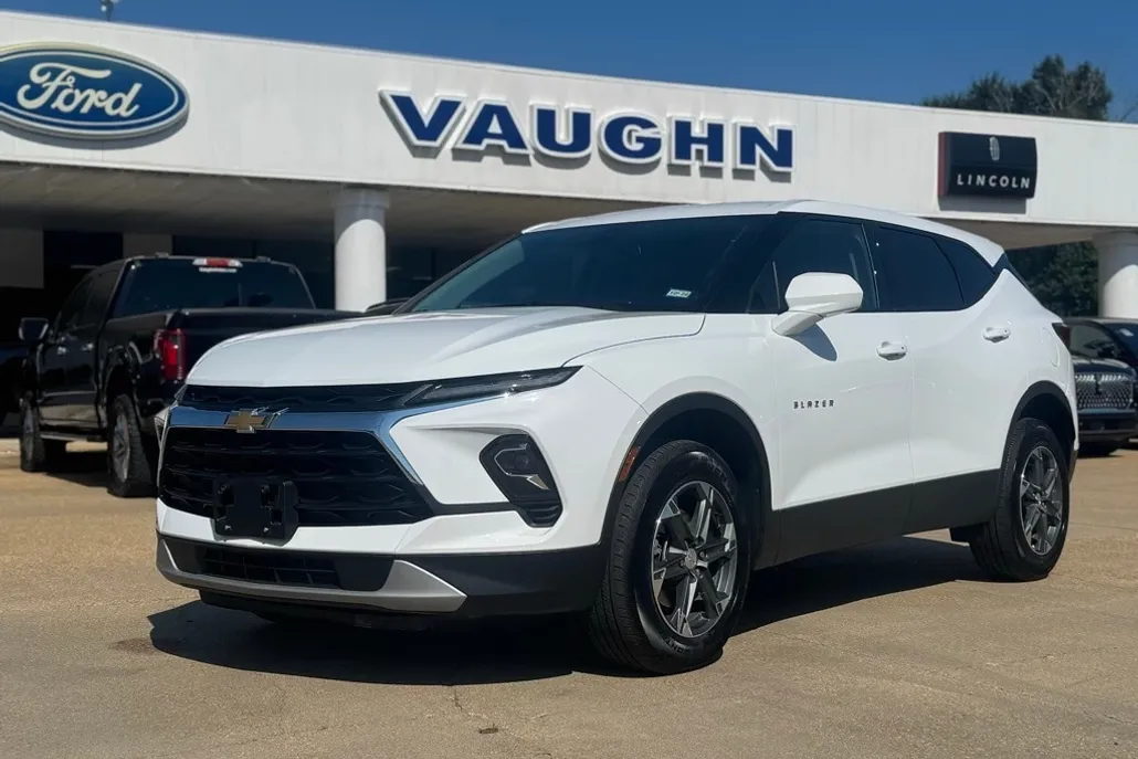 2025 Chevrolet Blazer 2LT photo 1