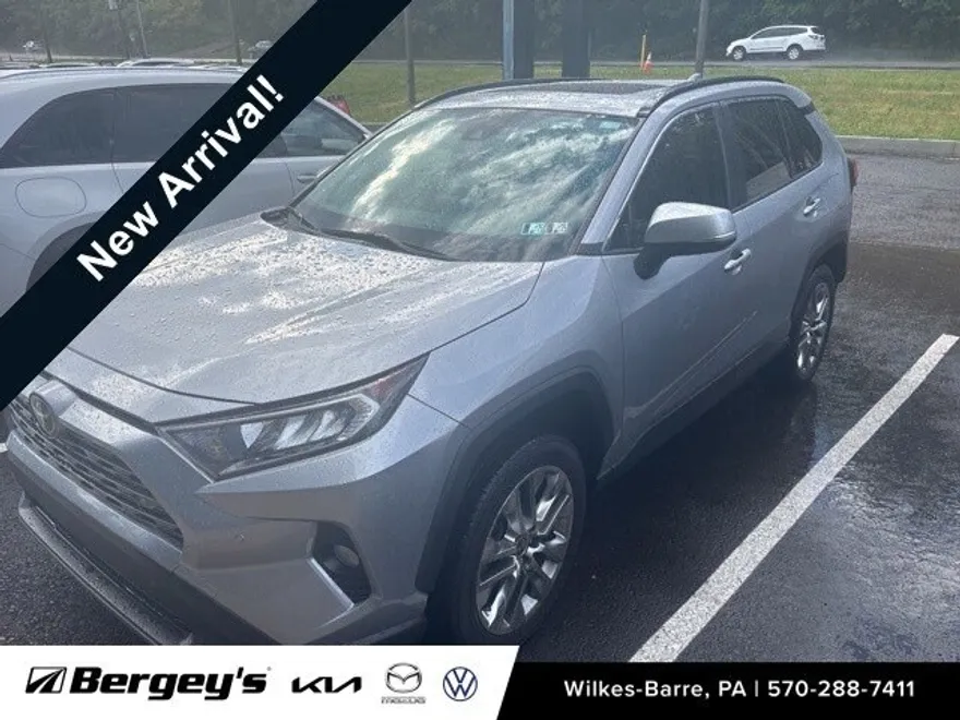 2021 Toyota RAV4 Limited photo 1