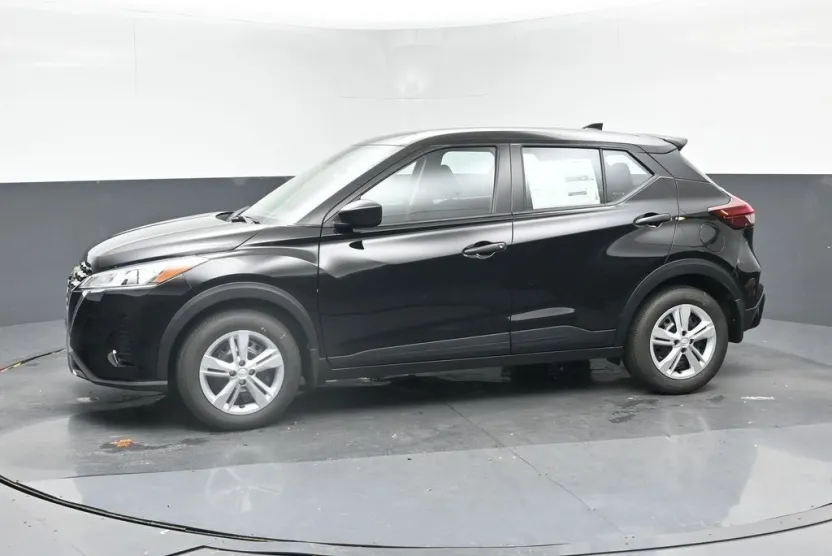 2024 Nissan Kicks S photo 1