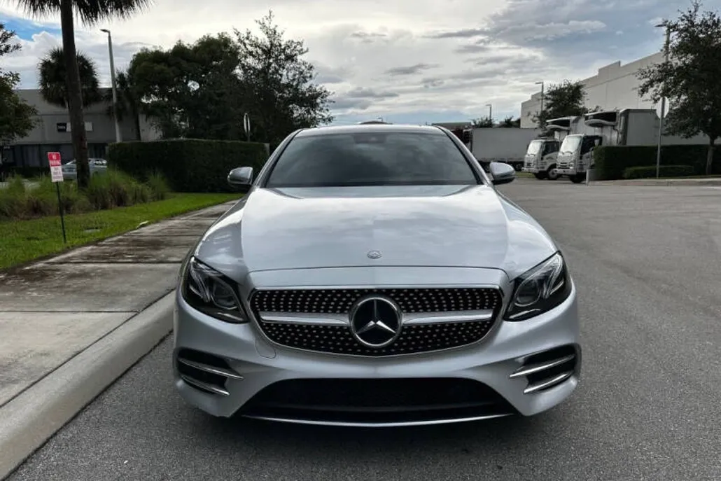 2017 Mercedes Benz E 300 photo 1