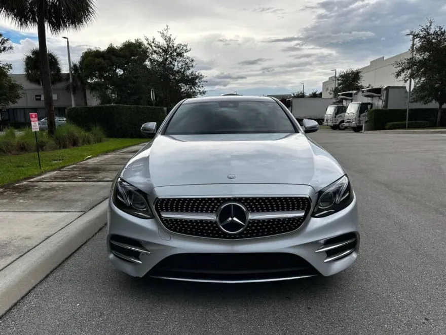 2017 Mercedes Benz E 300 photo 1