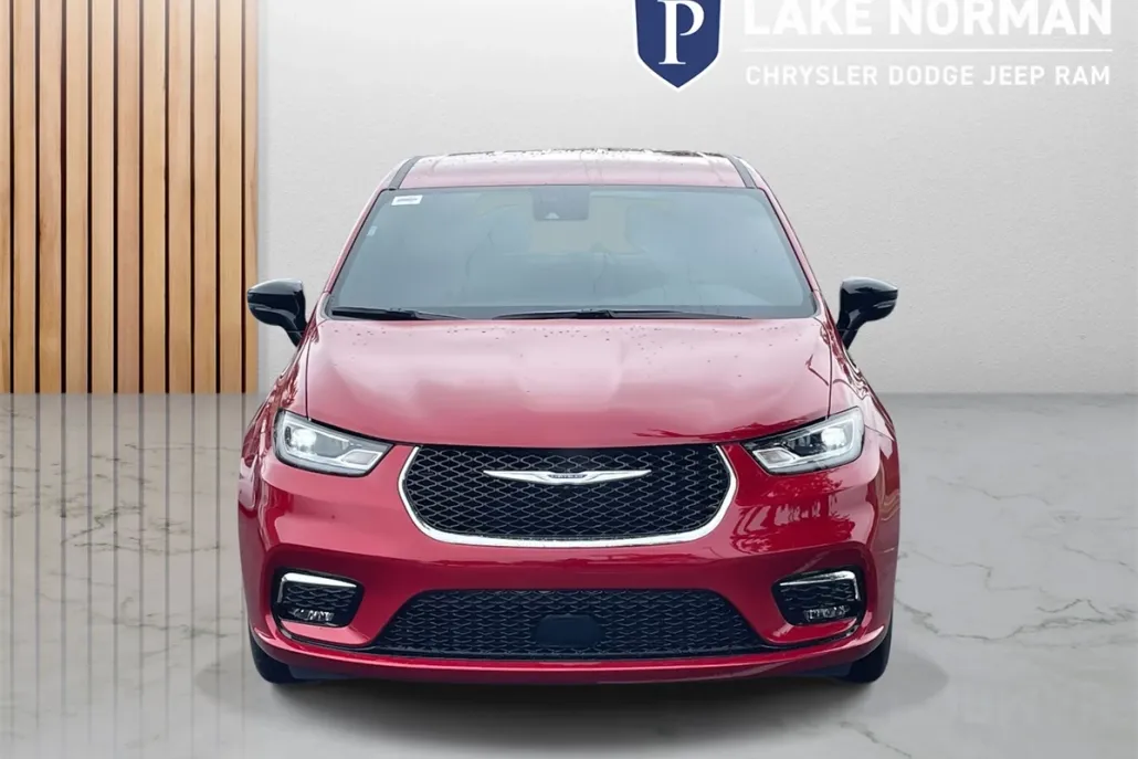 2026 Chrysler Pacifica photo 1