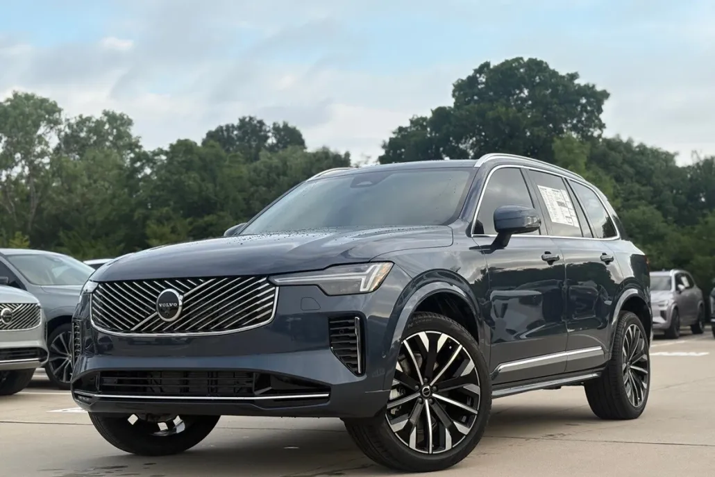 2026 Volvo XC90 Plus photo 1