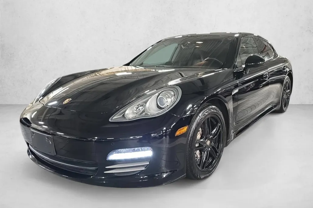 2011 Porsche Panamera 4 photo 1