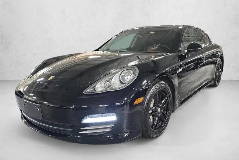 2011 Porsche Panamera 4 photo 1