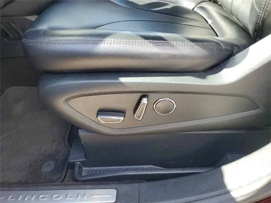 2019 Lincoln Nautilus Standard photo 13