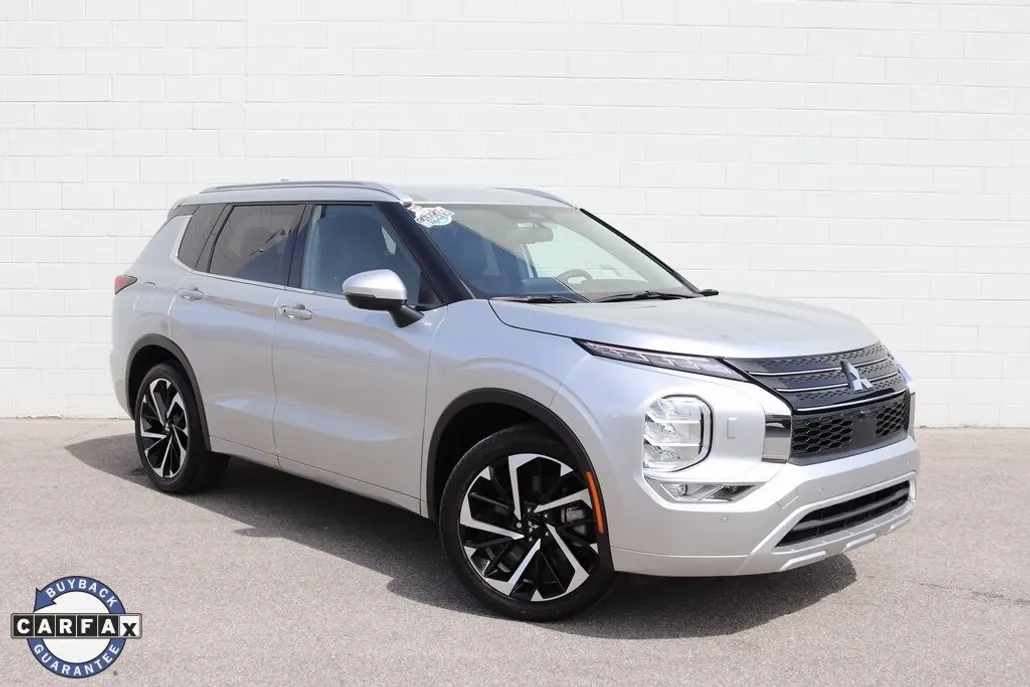 2024 Mitsubishi Outlander SEL photo 1