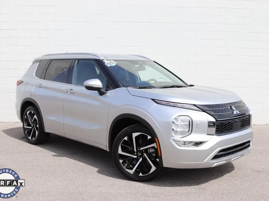 2024 Mitsubishi Outlander SEL photo 1