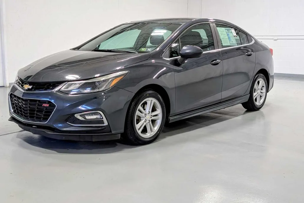 2017 Chevrolet Cruze LT photo 1