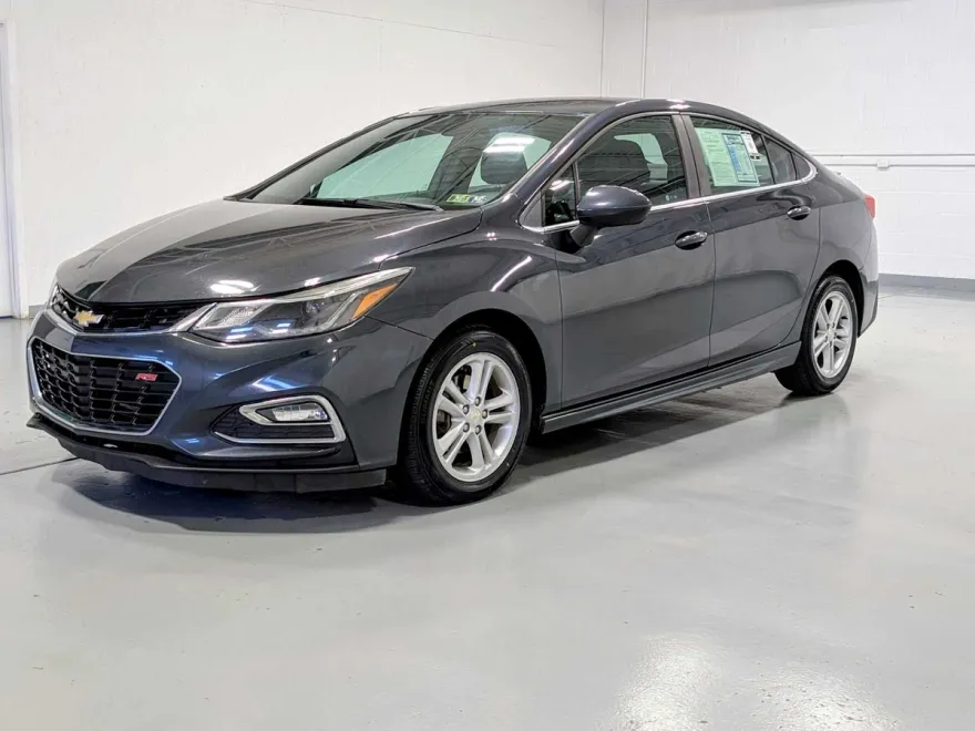 2017 Chevrolet Cruze LT photo 1
