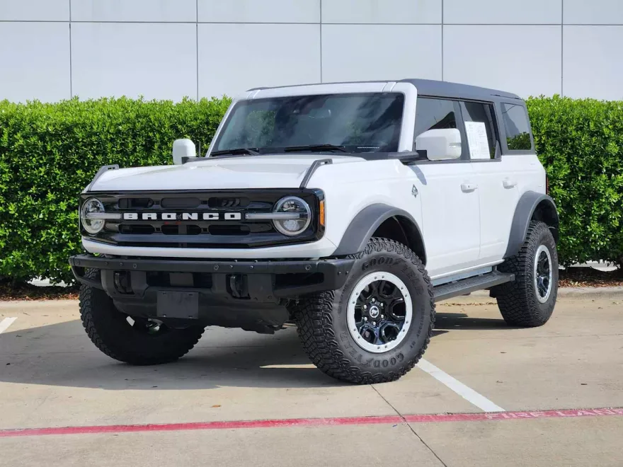 2023 Ford Bronco Outer Banks photo 1