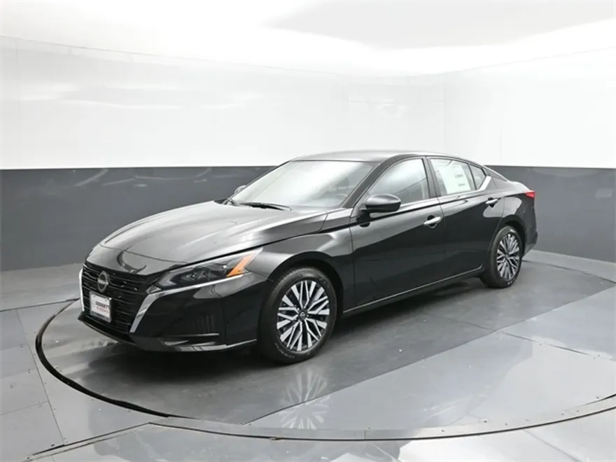2025 Nissan Altima SV photo 1