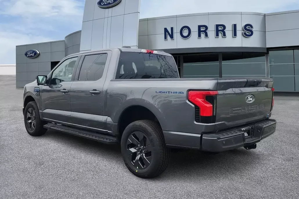 2025 Ford F-150 Lightning photo 1