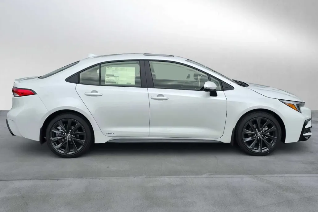 2025 Toyota Corolla SE photo 1