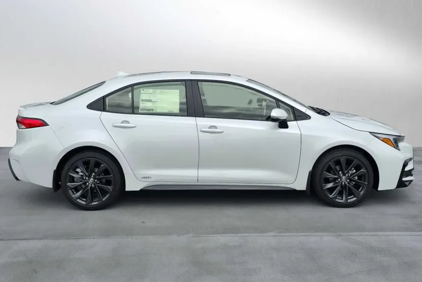 2025 Toyota Corolla SE photo 1