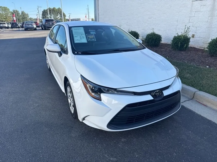 2024 Toyota Corolla LE photo 1