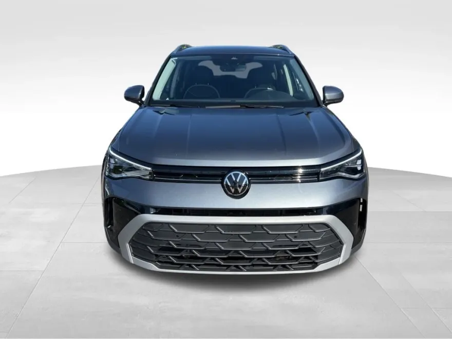 2025 Volkswagen Taos SE photo 1