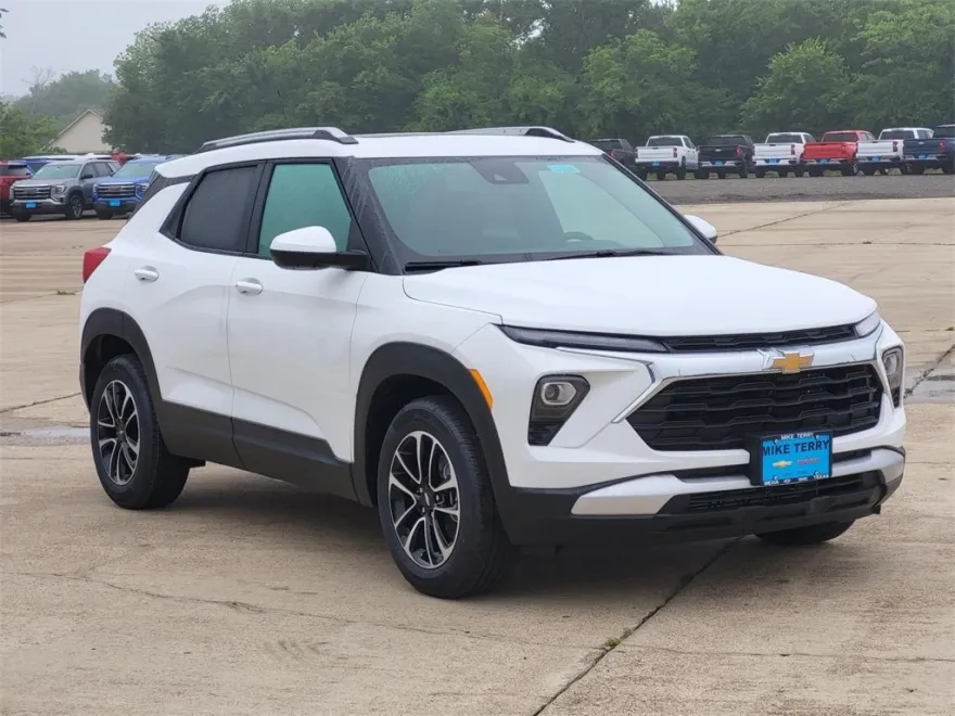 2025 Chevrolet Trailblazer LT photo 1