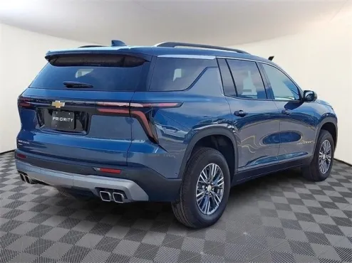 2025 Chevrolet Traverse photo 4