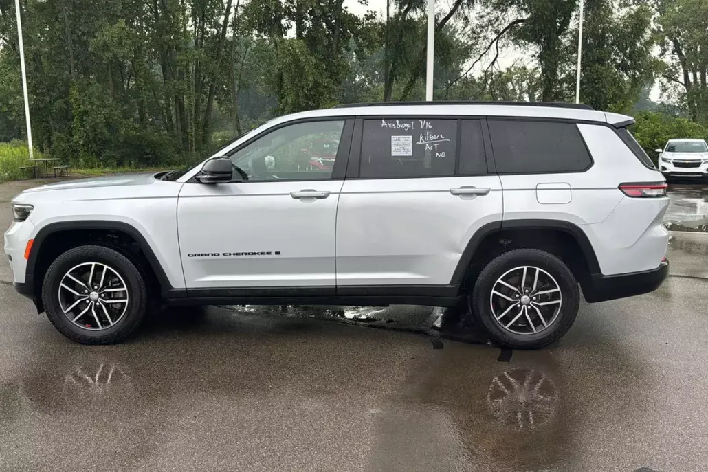 2024 Jeep Grand Cherokee Altitude photo 1