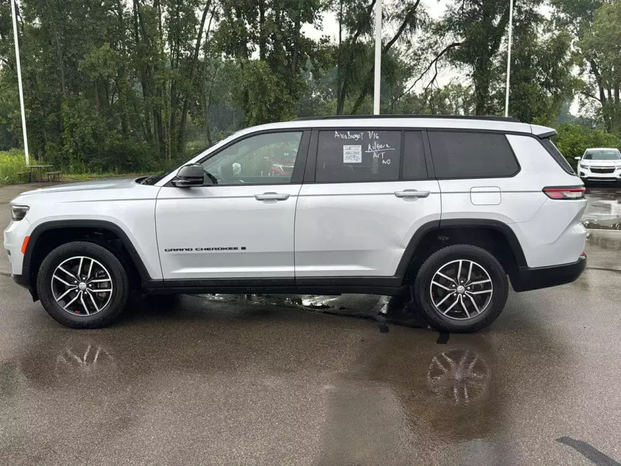 2024 Jeep Grand Cherokee Altitude photo 1