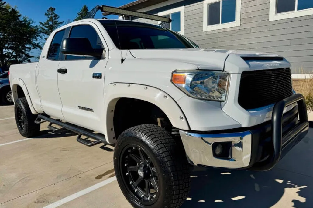 2014 Toyota Tundra SR5 photo 1