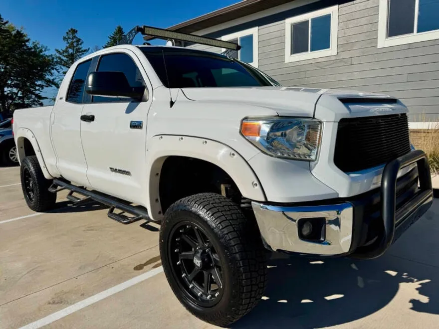 2014 Toyota Tundra SR5 photo 1