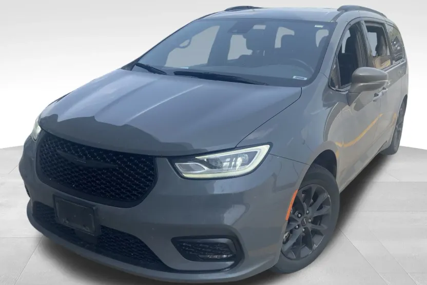 2021 Chrysler Pacifica Touring photo 1