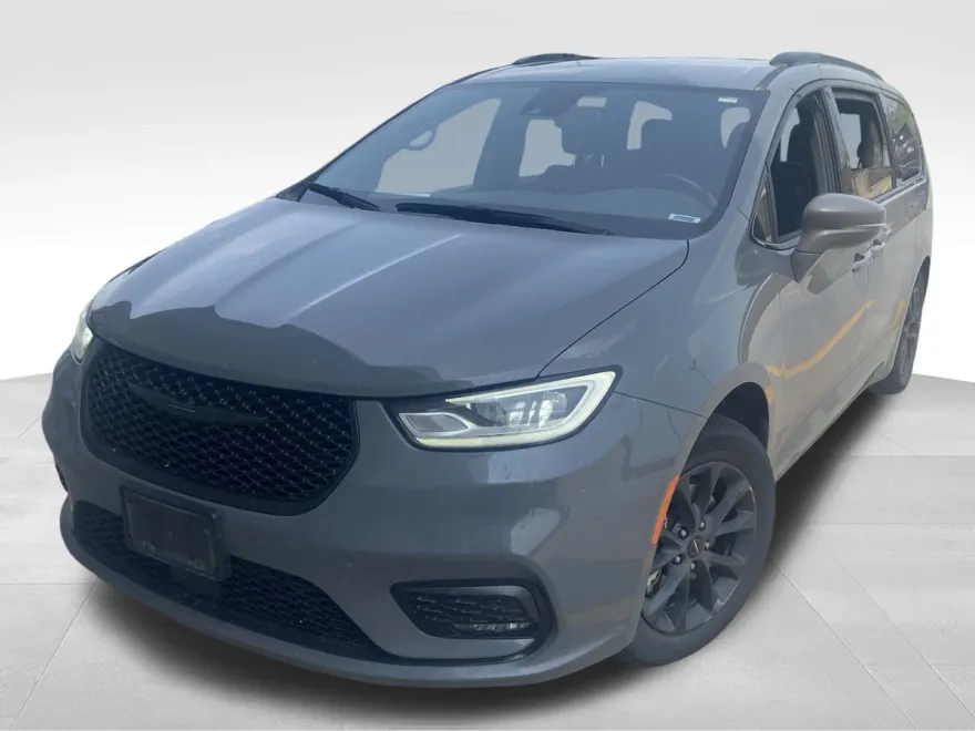 2021 Chrysler Pacifica Touring photo 1