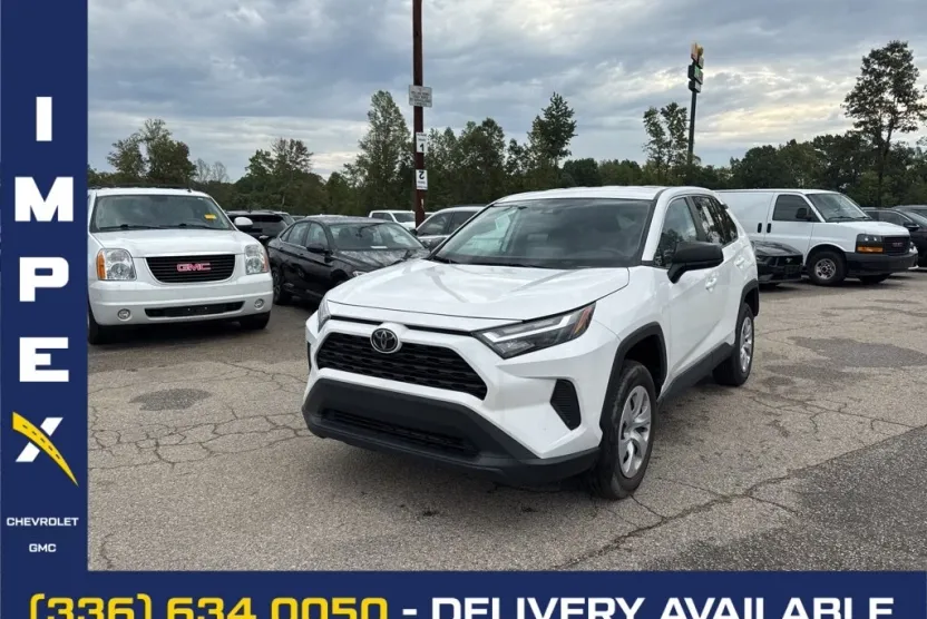 2024 Toyota RAV4 LE photo 1