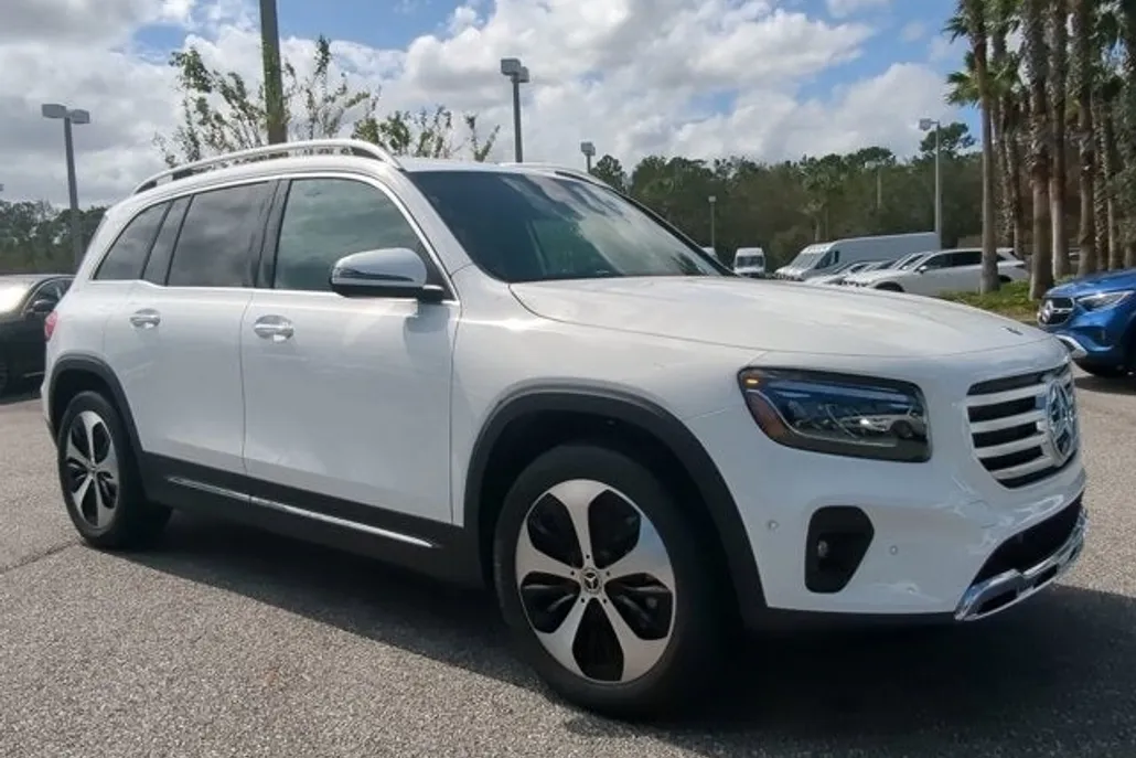2025 Mercedes Benz GLB 250 photo 1