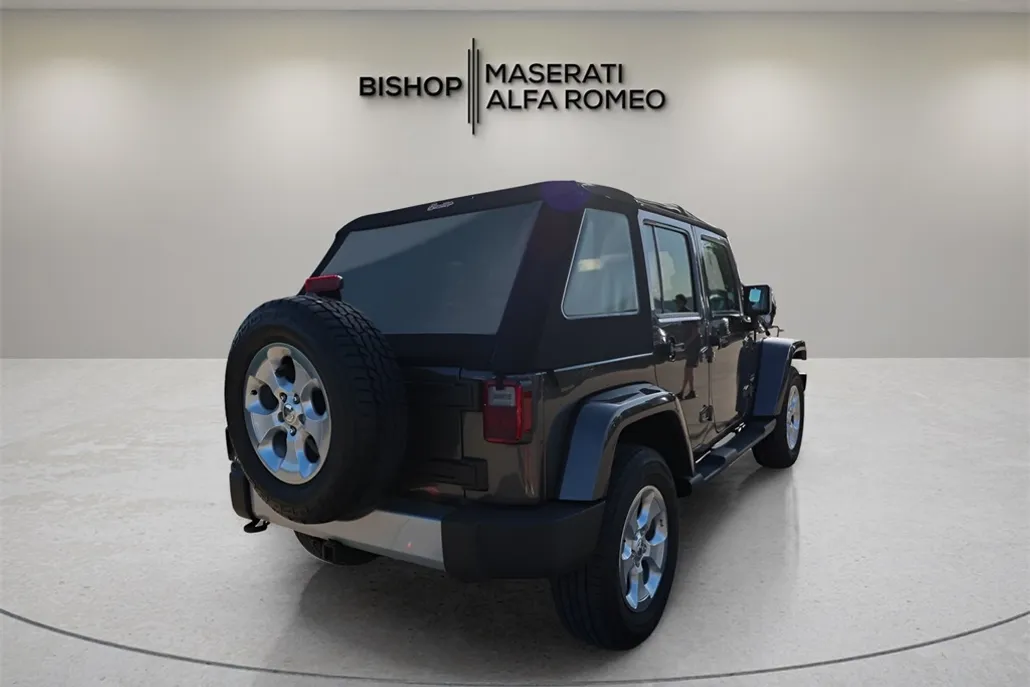 2014 Jeep Wrangler Unlimited Sahara photo 1