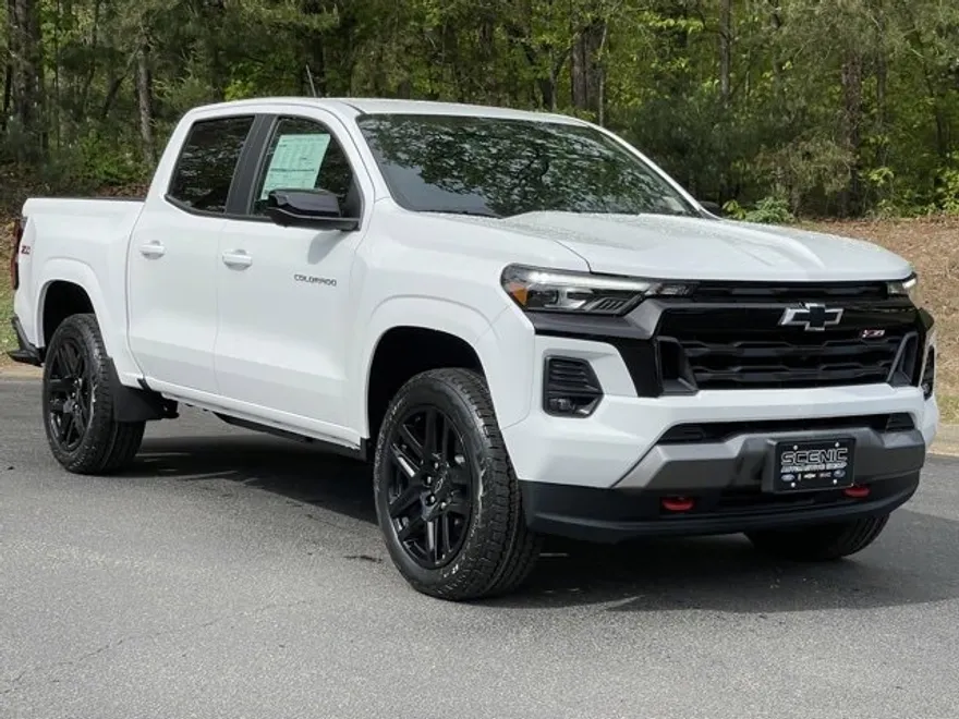2025 Chevrolet Colorado Z71 photo 1