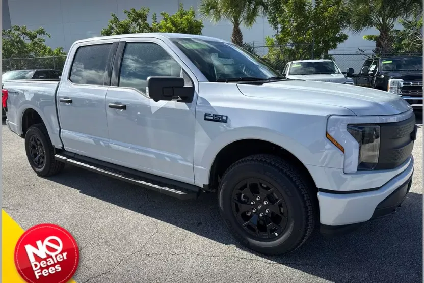 2025 Ford F-150 Lightning XLT photo 1