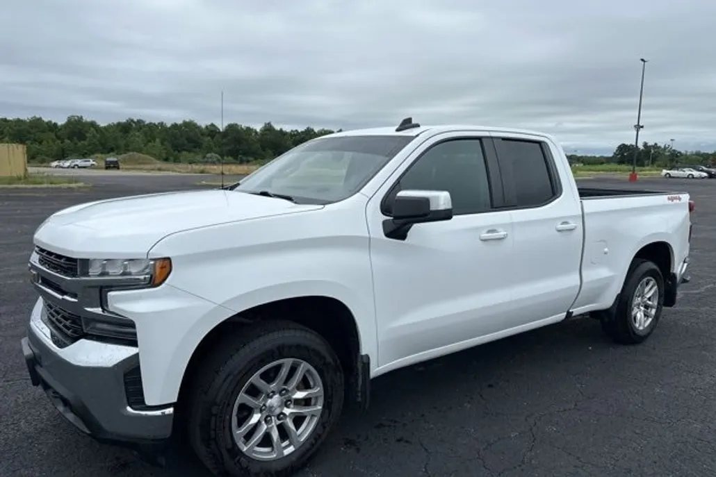 2019 Chevrolet Silverado 1500 LT photo 1