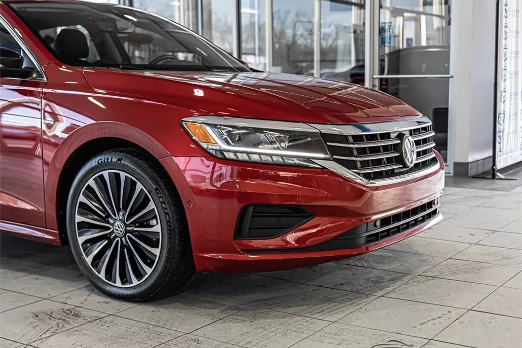 2022 Volkswagen Passat 2.0T Limited photo 1