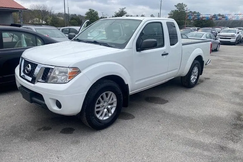 2017 Nissan Frontier SV photo 1