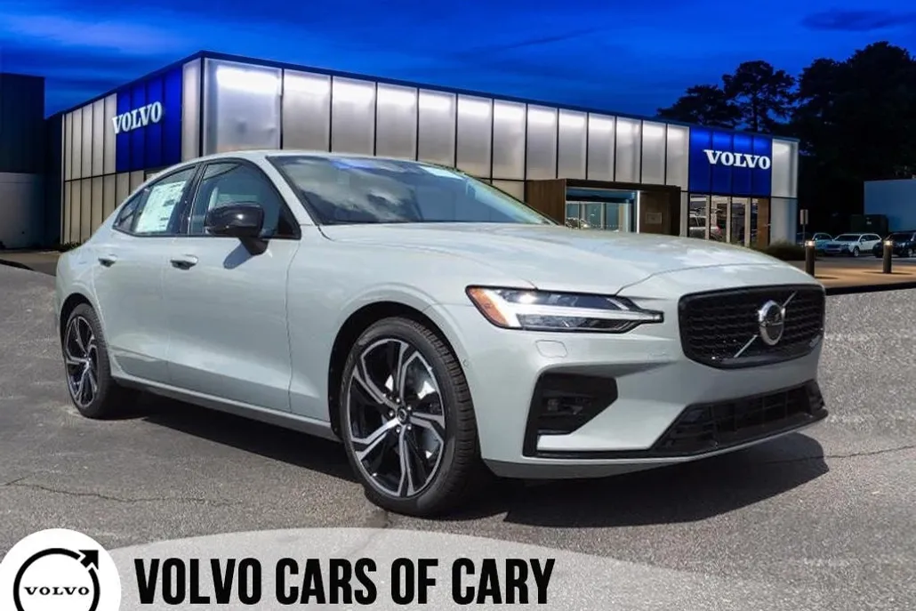2024 Volvo S60 B5 Plus photo 1