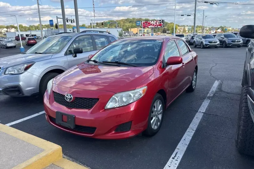 2010 Toyota Corolla LE photo 1