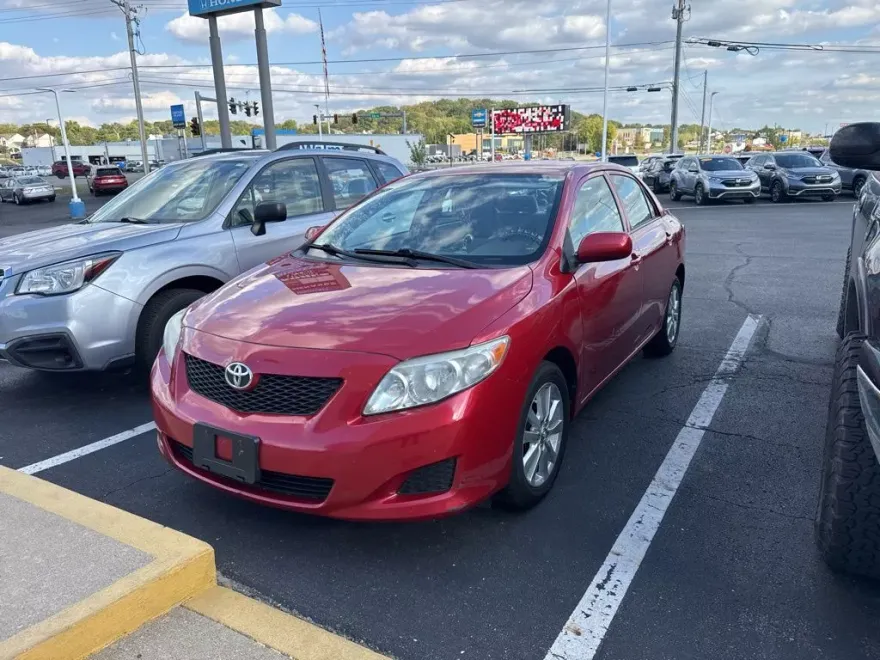 2010 Toyota Corolla LE photo 1