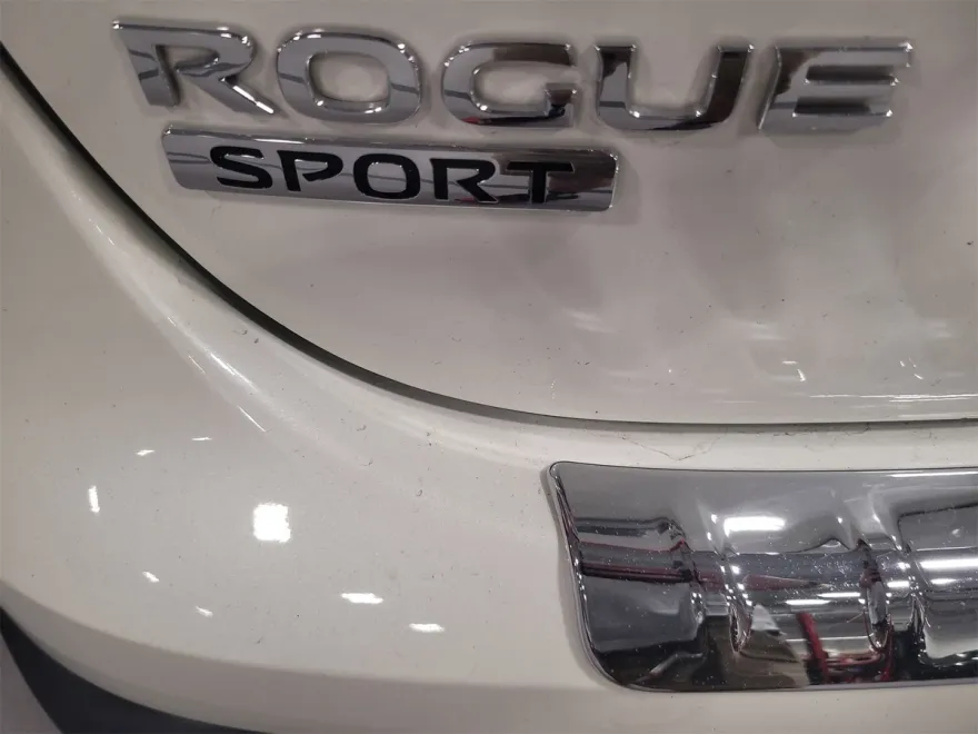 2022 Nissan Rogue Sport SL photo 1