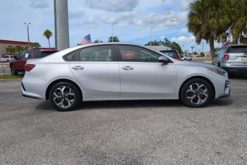2021 Kia Forte LXS photo 3